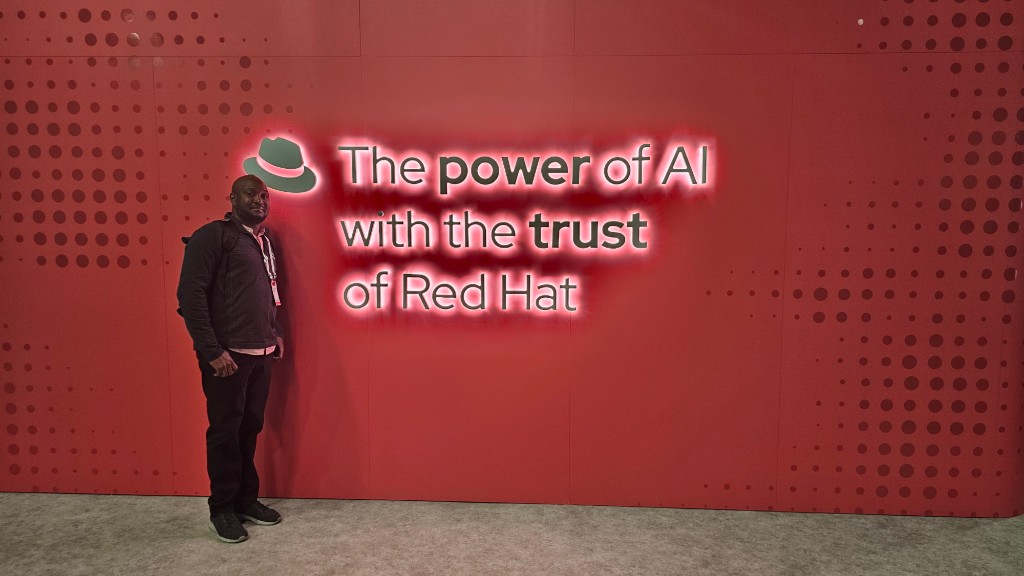 Sur le stand Red Hat — vue d'ensemble.